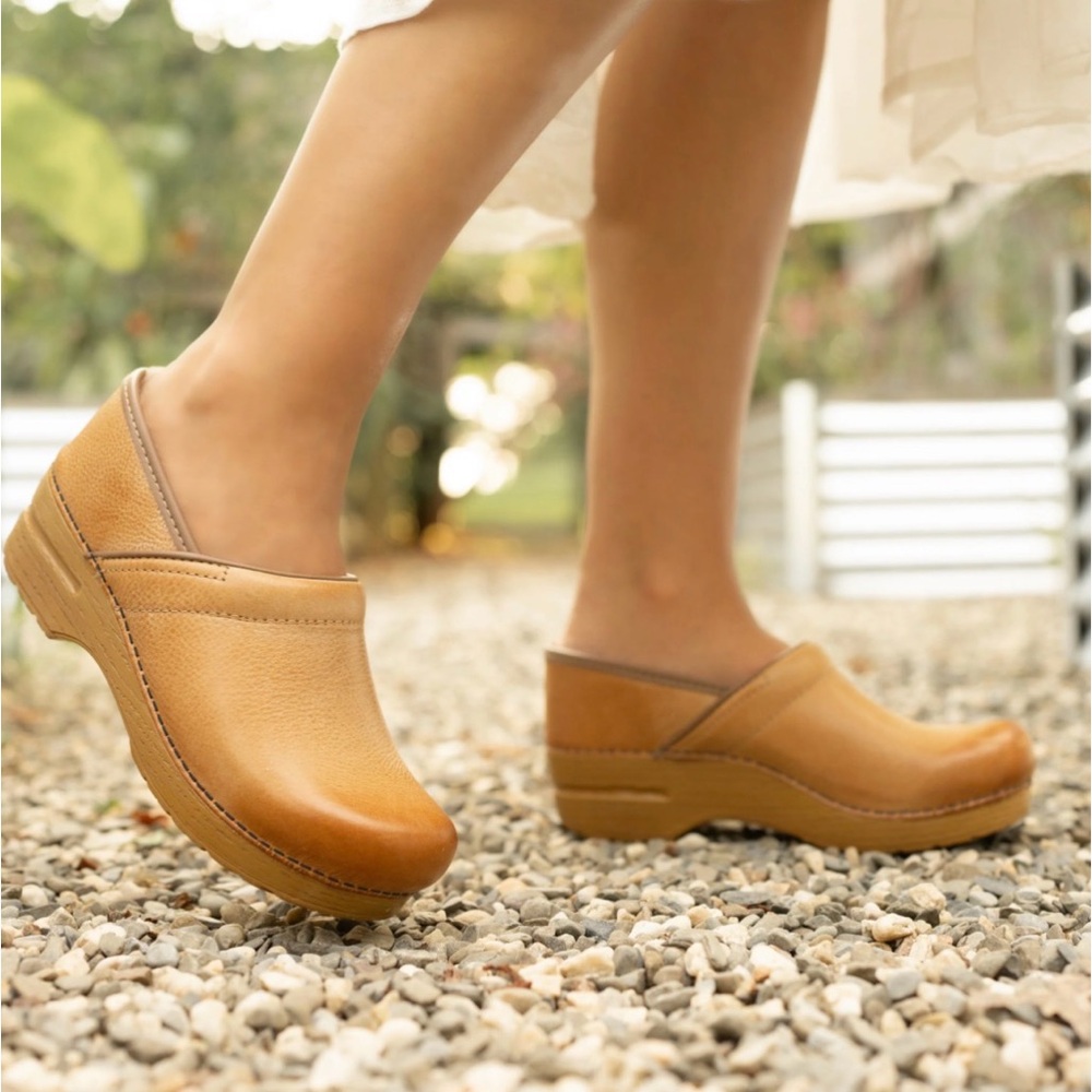 Dansko Professional Women’s Clogs in Honey Distressed